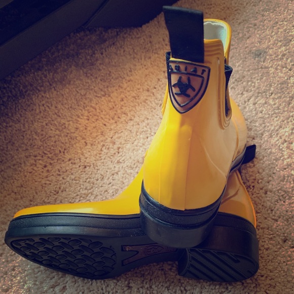 Shoes - Ariat yellow ankle rubber boots